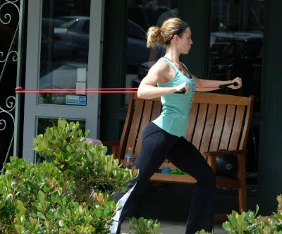 Jessica_Biel_exercise_bands