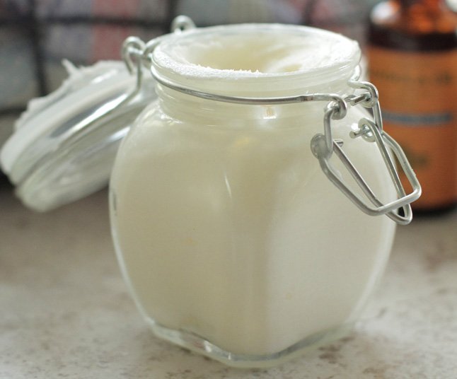 1-homemade-DIY-ultra-moisturizing-lotion-moisturizer-4