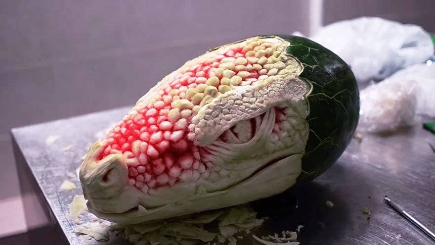 dragon-carving-watermelon-food-art-valeriano-fatica-14