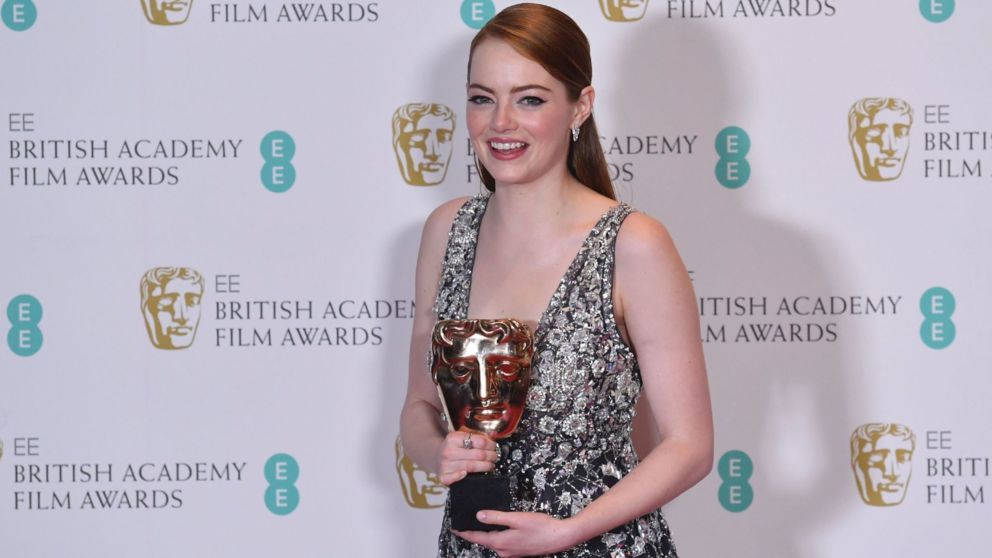 US actress Emma Stone poses with the award for a Leading Actress for her work on the film 'La La Land' at the BAFTA British Academy Film Awards at the Royal Albert Hall in London on February 12, 2017. / AFP / Ben STANSALL (Photo credit should read BEN STANSALL/AFP/Getty Images)