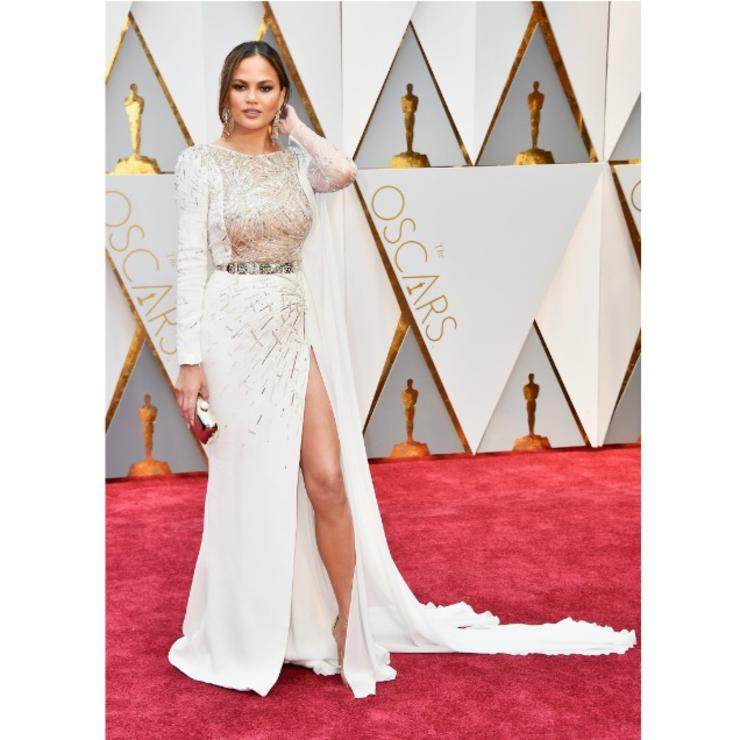 chrissy-teigen-oscars-650